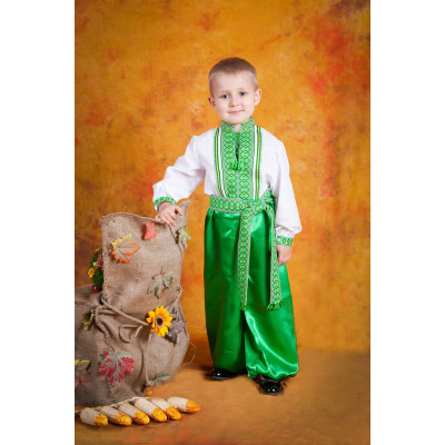 Дитячий вишитий костюм із зеленою вишивкою
