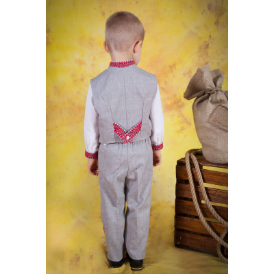 Дитячий вишитий костюм з червоною вишивкою