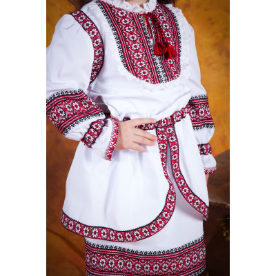 Український вишитий костюм для дівчинки