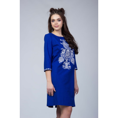 Синее льняное вышитое платье с вышивкой
